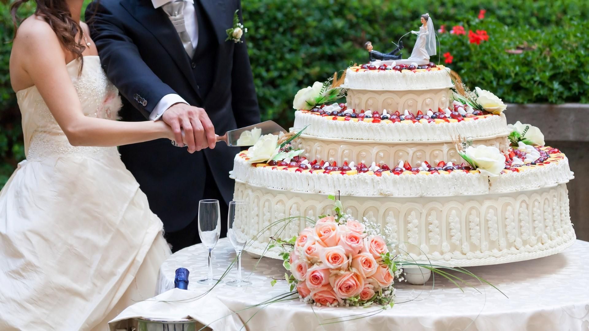 The Sweetest Start to Forever: Choosing the Perfect Wedding Cake